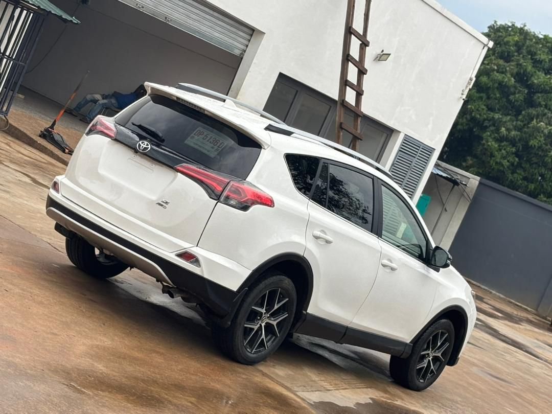 TOYOTA RAV4 2018 - Image 8