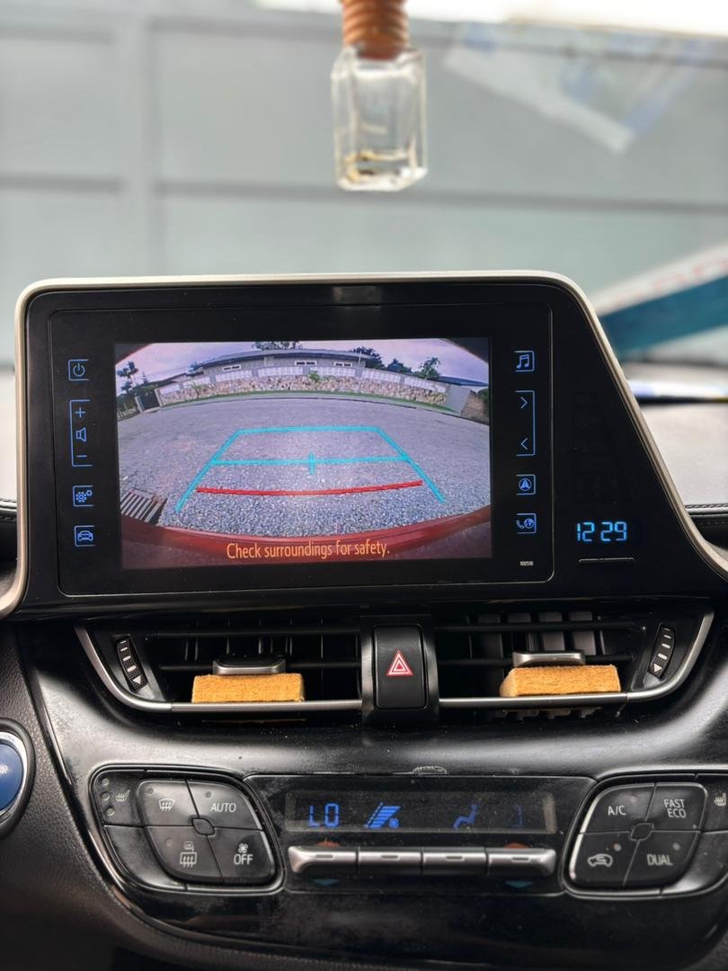 TOYOTA CHR - Image 14